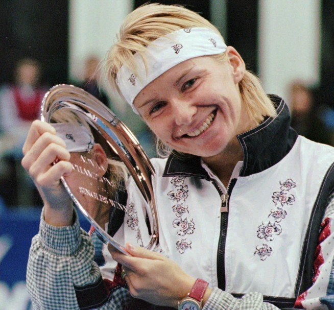 Former Wimbledon champion Jana Novotna dies at 49