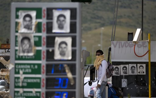 Mexico widens search for 43 missing students