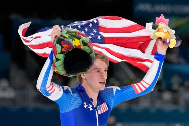 Jordan Stolz opens his bid for 4 golds by winning the 1,000 meters in an Olympic-record time