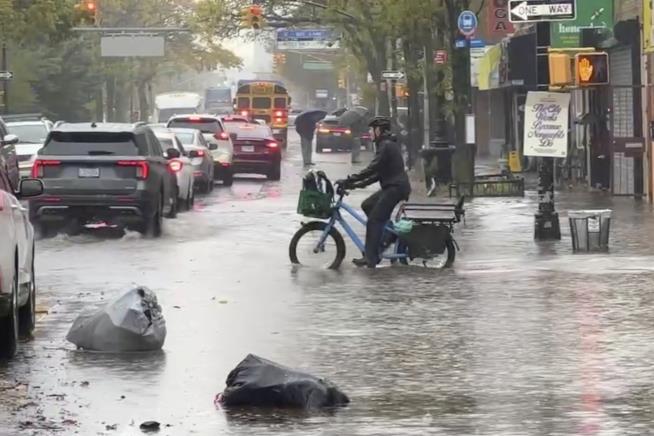 2 die in flooded New York City basements during heavy rainstorm