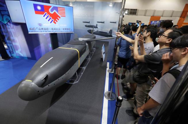 China sanctions 20 US defense companies and 10 executives over massive arms sales to Taiwan