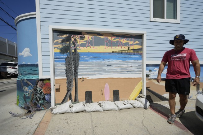 Powerful Hurricane Hilary heads for Mexico's Baja. Rare tropical storm watch issued for California