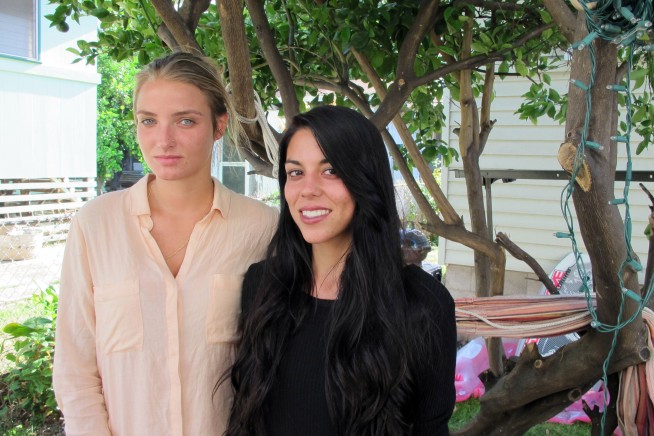 Honolulu to settle suit from lesbians jailed after kissing