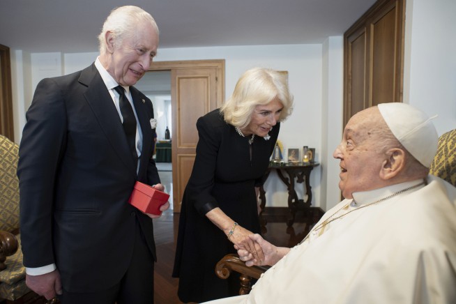 Pope Francis meets privately with King Charles and Queen Camilla during his Vatican convalescence