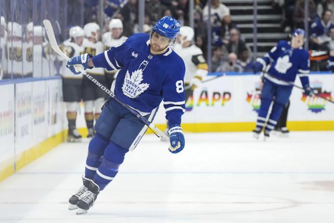 Maple Leafs dominate Golden Knights to pick up 6th-straight win