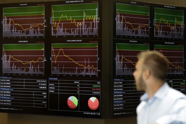 Greece raises $3.5 billion in milestone bond issue