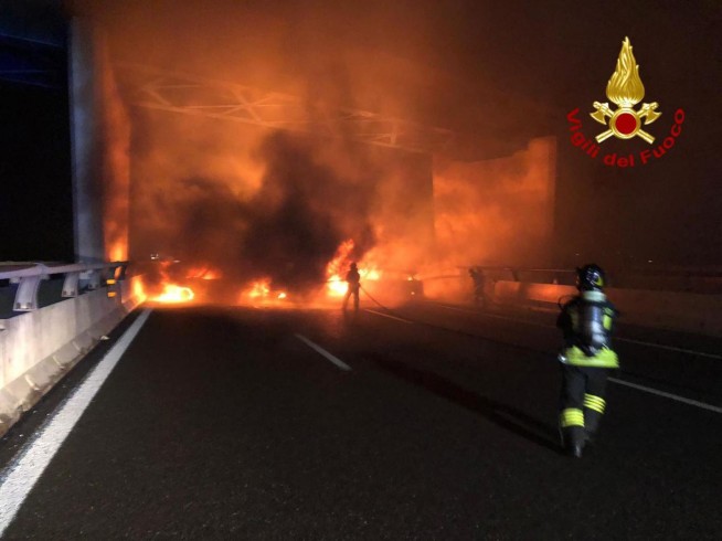 A failed Italian job: Driver evades flaming highway robbery