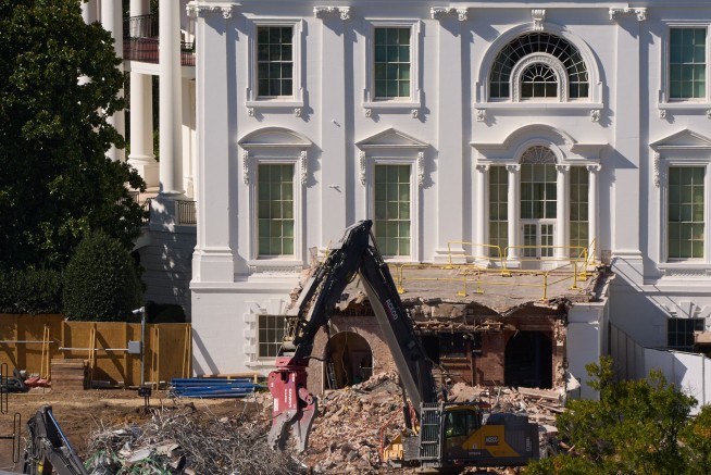White House East Wing demolished as Trump moves forward with ballroom construction, AP photos show