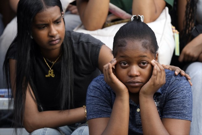 Harris says nation must accept election results while urging supporters to keep fighting