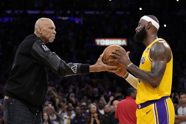 LeBron sets NBA career scoring mark in Lakers' loss to OKC