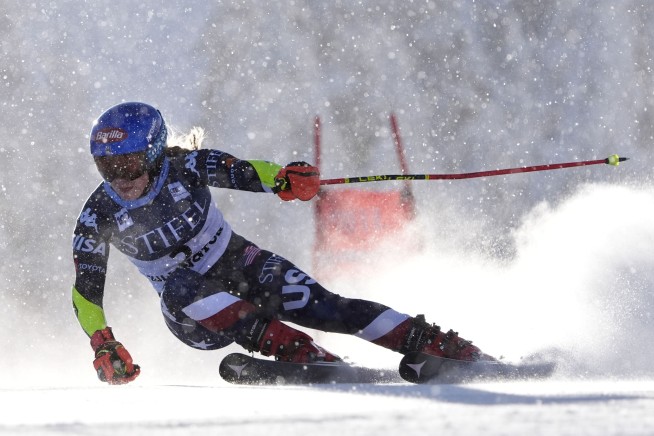 Mikaela Shiffrin suffers abdominal puncture wound but no bone or ligament damage in Killington crash