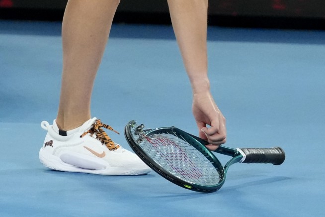 Australian Open: Aryna Sabalenka throws her racket after losing to Madison Keys in the final