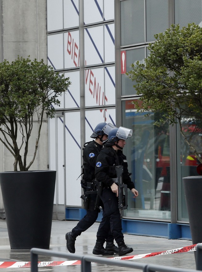 The Latest: France: Orly attacker held gun to soldier's head