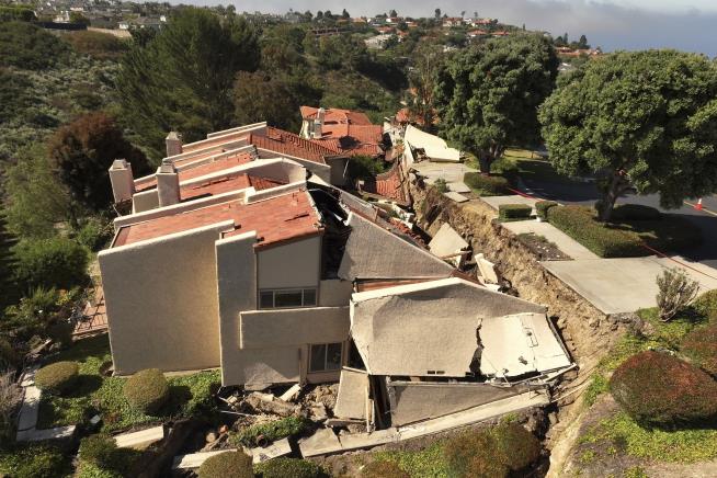 Landslide Tears Apart Luxury Homes On Southern California's Palos ...