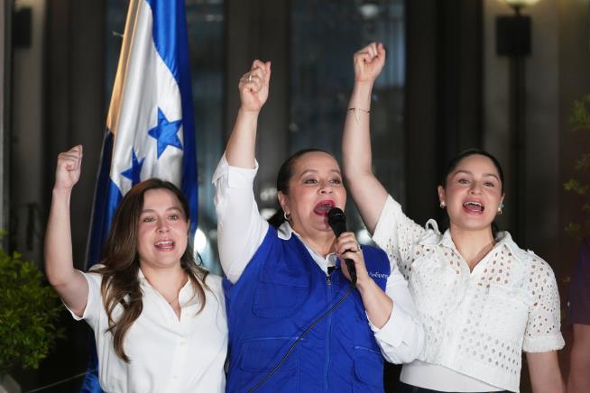 Trump says he plans to pardon former Honduran President Hernandez for 2024 drug trafficking sentence