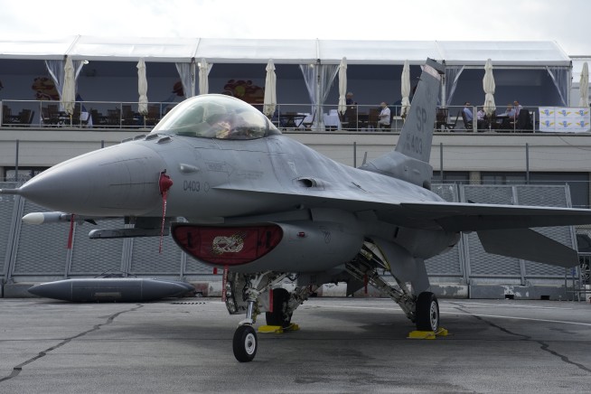 US will start training Ukrainian pilots on F-16s at air base in Arizona