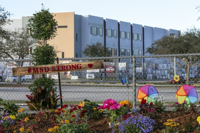 Jurors to visit still bloodstained Parkland school building