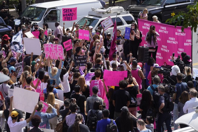 Judge suspends Britney Spears' father from conservatorship