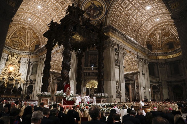 Pope during Easter vigil: reject the 'glitter of wealth'