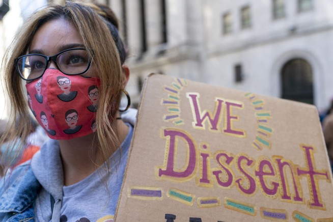 Organizers exhort women to vote for change at US rallies