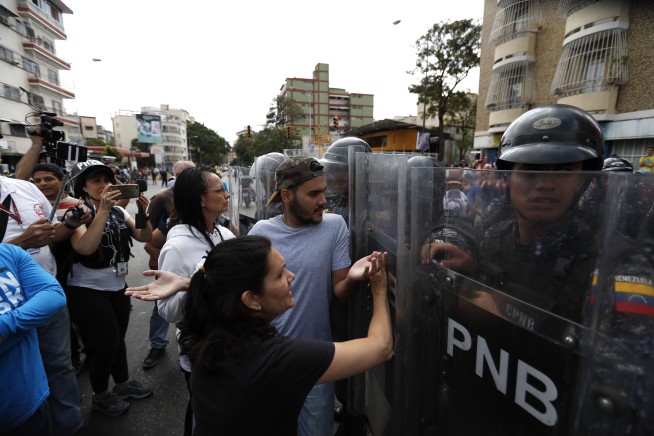 More blackouts hit Venezuela as opposition, government rally