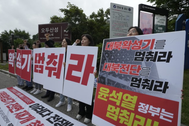 Trash dropped by a North Korean balloon falls on South Korea’s presidential compound