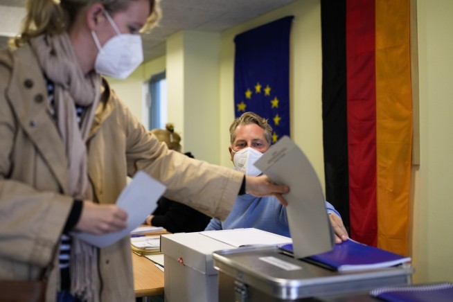 Merkel's bloc stumbles badly in Germany; horse-trading ahead