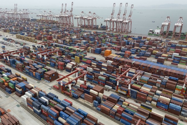 US trade deficit hits record high as businesses, consumers try to get ahead of Trump tariffs