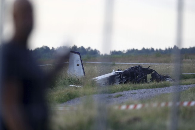 9 killed when skydiving plane crashes in Sweden