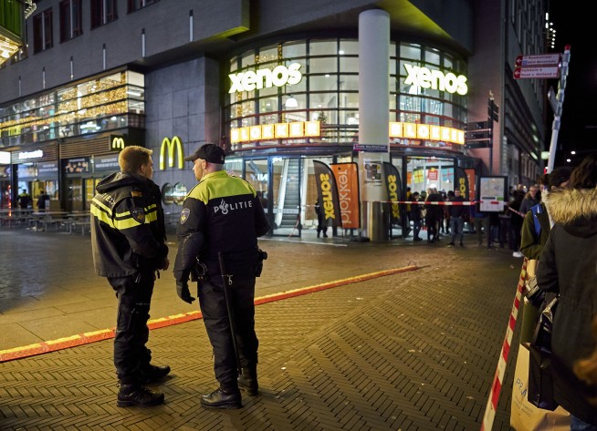 Dutch police: 3 people wounded in Hague stabbing