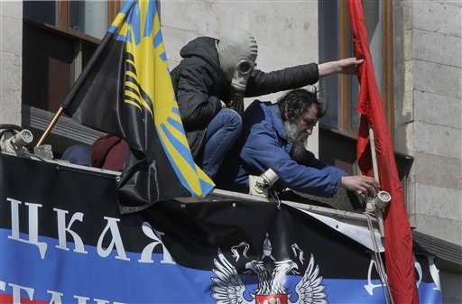 Dozens leave offices seized by Ukraine separatists