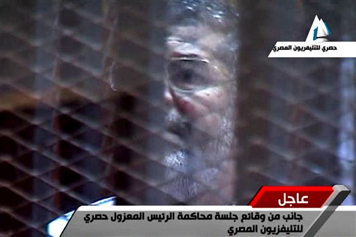 A more-controlled Morsi appears in Egyptian court
