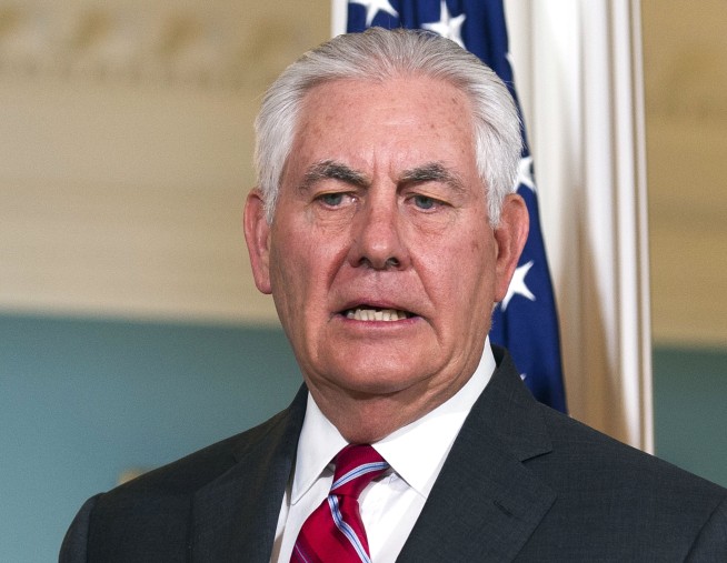 Trump weighs plan to replace Tillerson with CIA's Pompeo