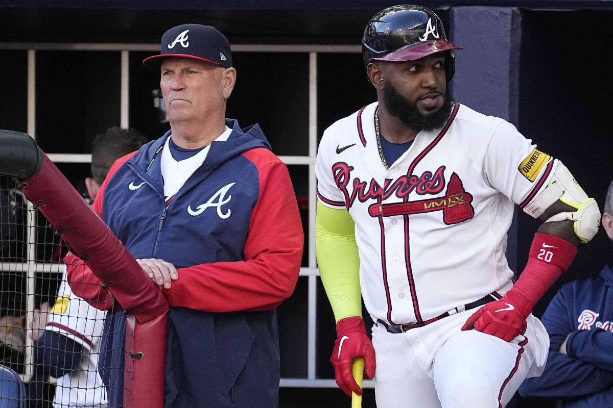 Braves sign manager Snitker to extension through 2025 season - The