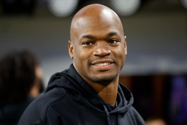 Former NFL star Adrian Peterson arrested in Houston suburb on DWI and gun charges