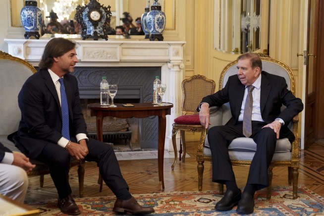 Venezuelan opposition leader urges supporters to demonstrate to force Maduro to leave office