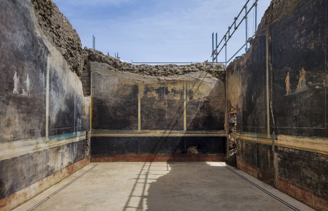 Project to shore up Pompeii yields stunning black banquet hall, with frescoes of Trojan War figures