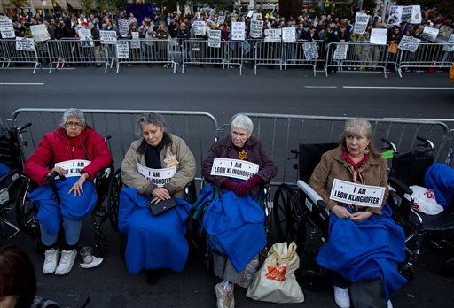 Standing ovation at Met Opera despite protest