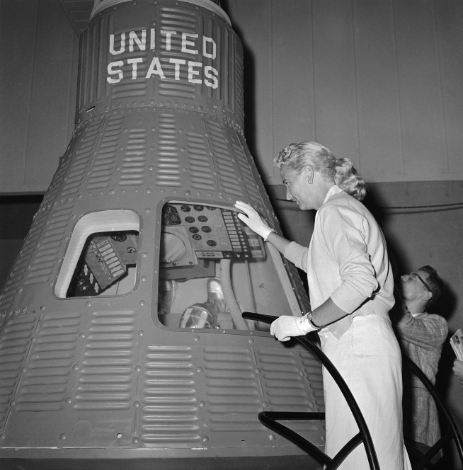 America's 1st female astronaut candidate, Jerrie Cobb, dies