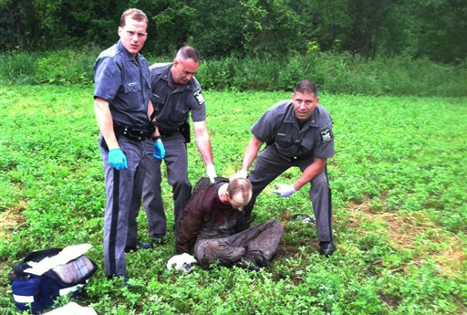 Troopers hunting escapees scrambled to save 1 they captured