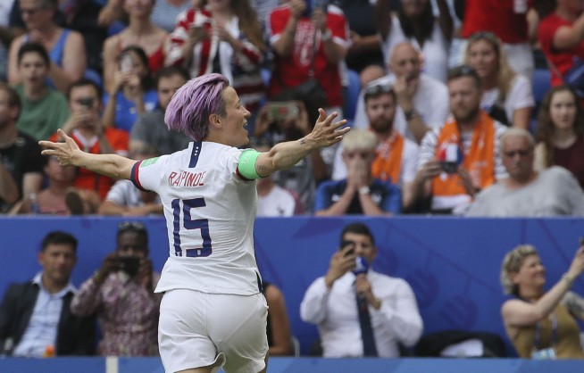 US wins 4th World Cup title, 2nd in a row, beats Dutch 2-0