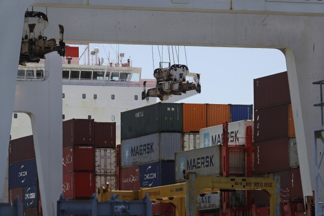 US economy grows at modest 1.9% rate in third quarter