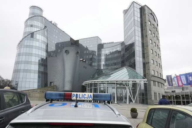 Polish state TV relaunches its main newscast as the new government shakes up the media