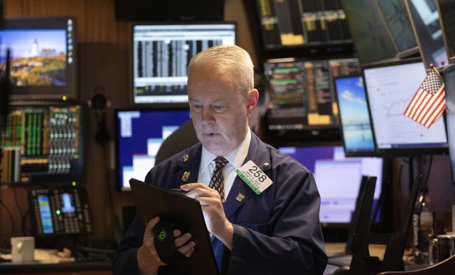 US stock indexes move higher on first trading day of 2020