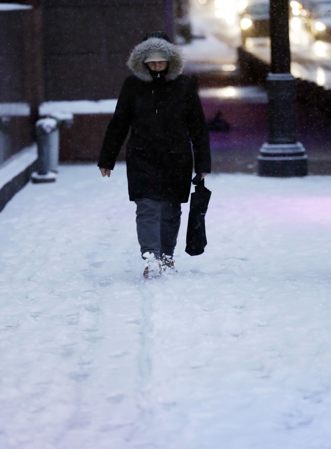 Wintry mix of snow, freezing rain pummels mid-Atlantic