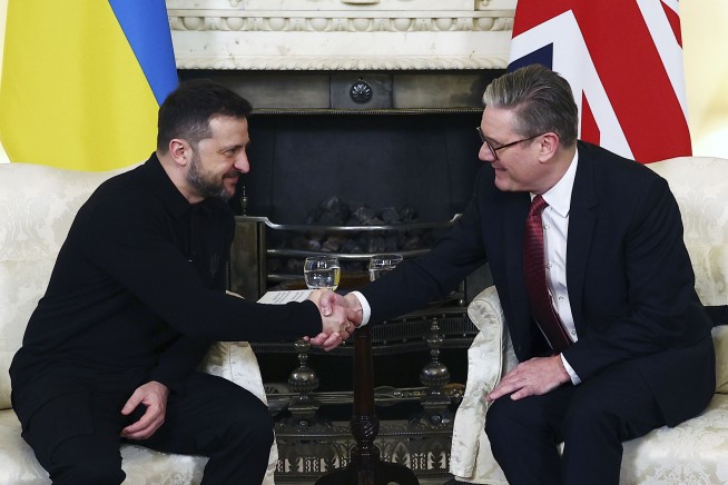 Zelenskyy embraced by British prime minister a day after White House blowout