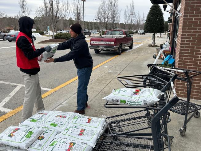 Powerful storm threatens East Coast including parts unaccustomed to heavy snow