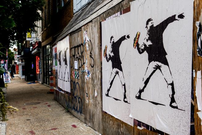 Man who threw sandwich at federal agent in Washington is found not guilty of assault charge