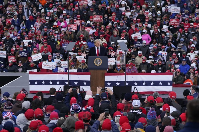 Trump leans into fear tactics in bid to win Midwest states