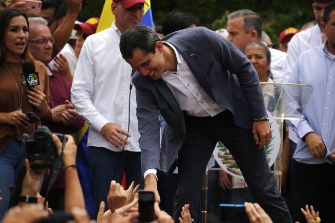 Venezuela's Guaidó asks for relations with US military